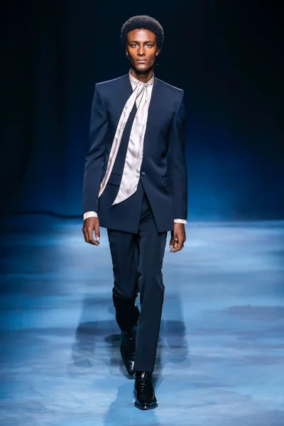 Look 48